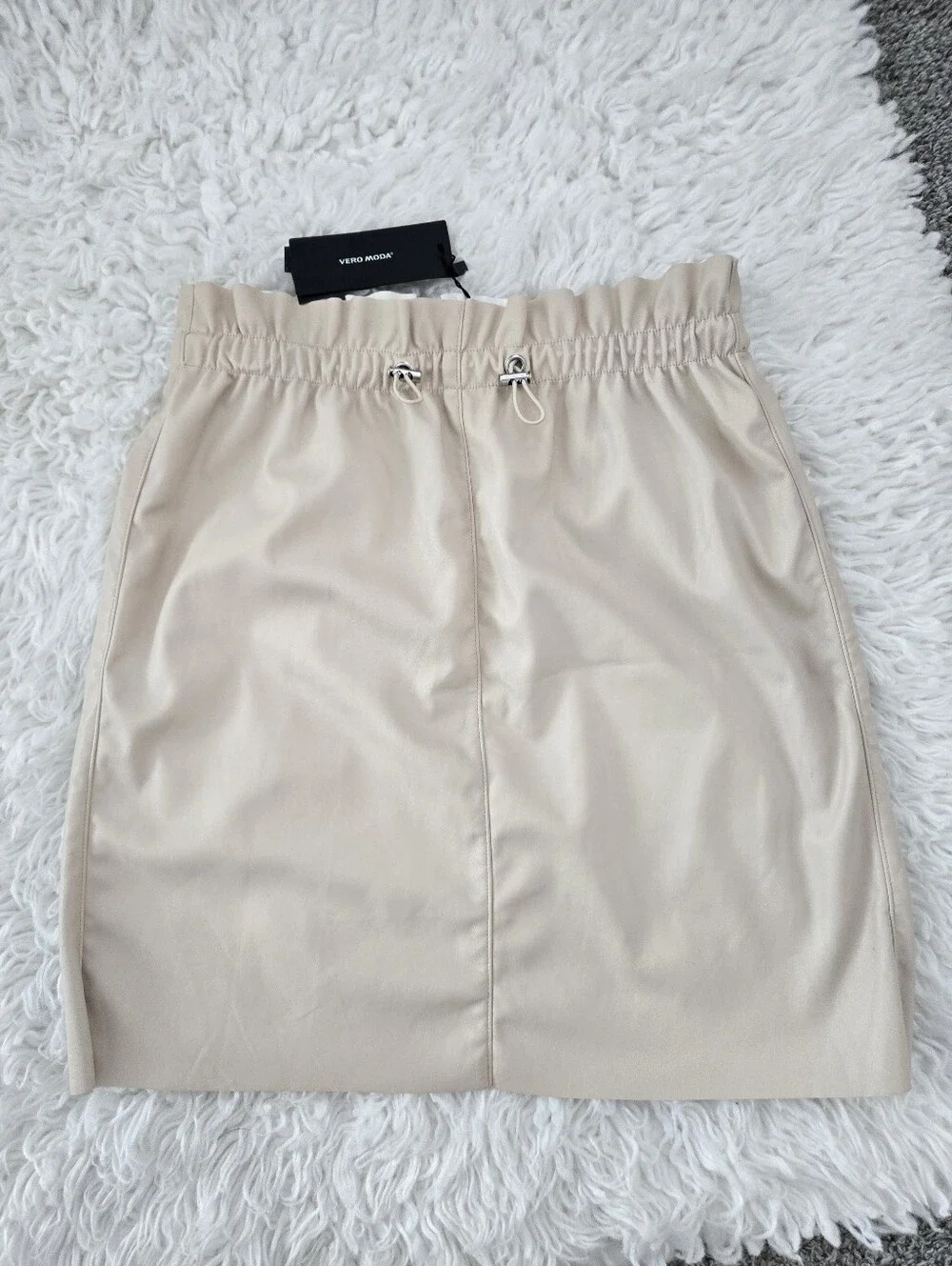 Vero Moda high waist paperbag style cream-colored coated faux leather mini skirt